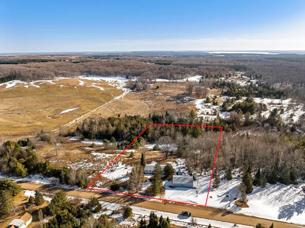 7105 W Dotski Rd, Cheboygan, MI 49721