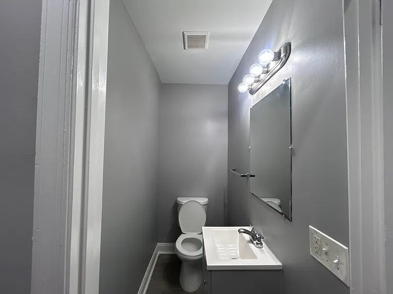 305 N Calhoun St — Photo 6