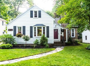 1422 Valencia Rd, Niskayuna, NY 12309