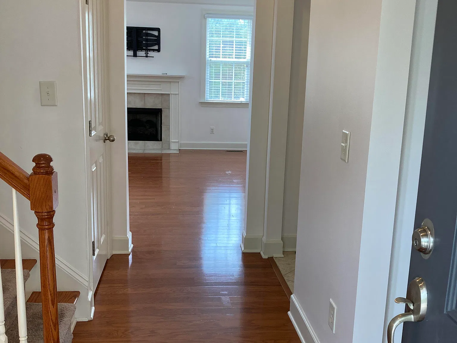 3 bed, 2.5 bath, 1715 sqft, $2,600 — Photo 3