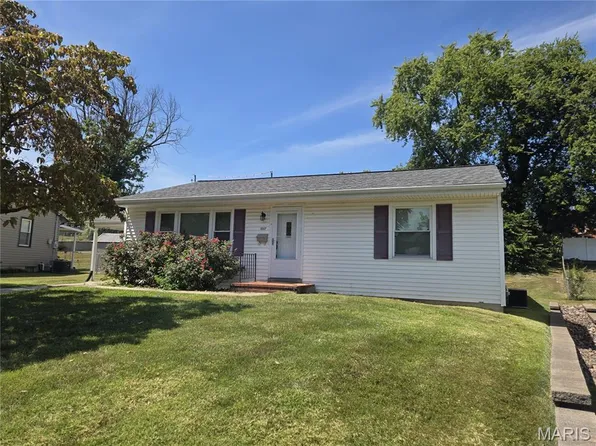 1807 W Clark St, Saint Charles, MO 63301