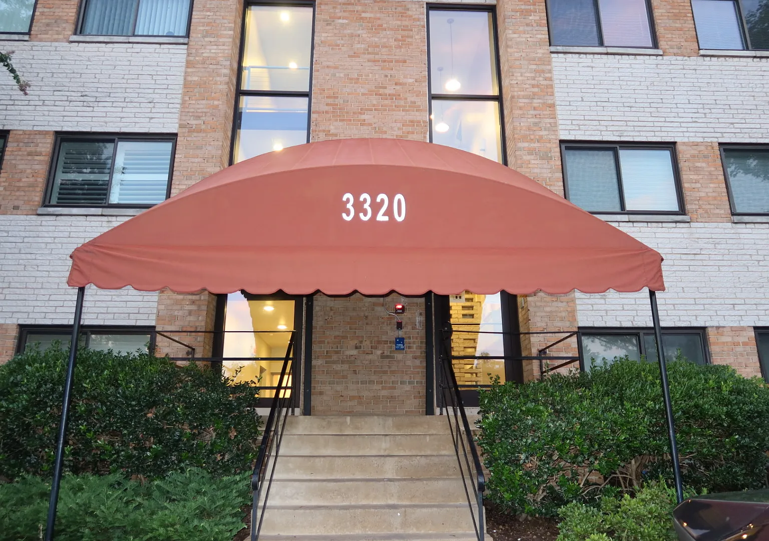 2 bed, 890 sqft, $2,500 — Photo 1