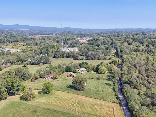 819 W Water St, Clarkesville, GA 30523