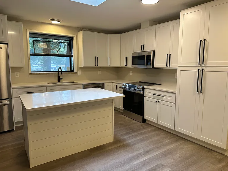 1223 Miller Ave NE — Photo 16