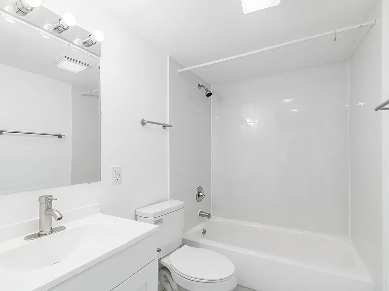 45 Governor Pl #24 — Photo 15