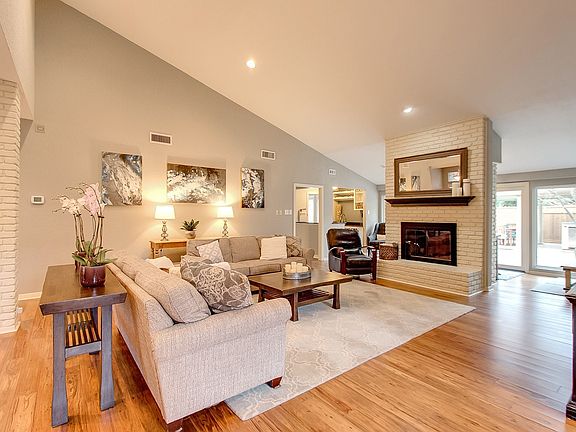 4th image of 4917 Riverbend Dr