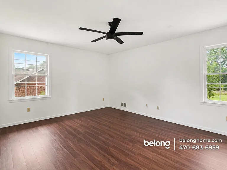 135 Marilyn Dr E — Photo 13