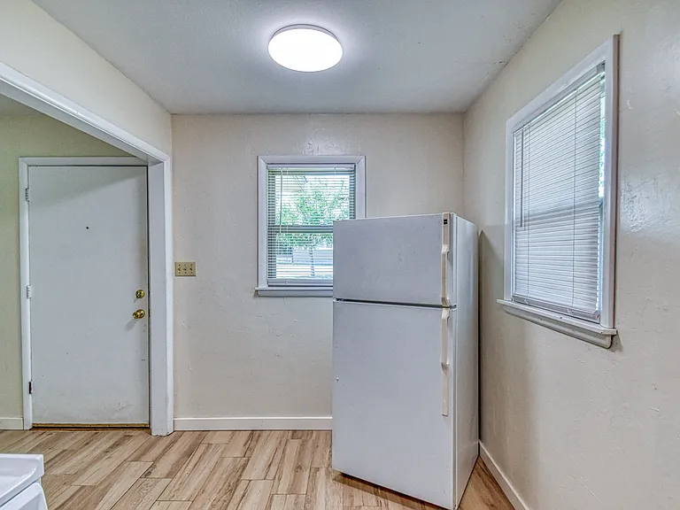 103 W Duffy St — Photo 14