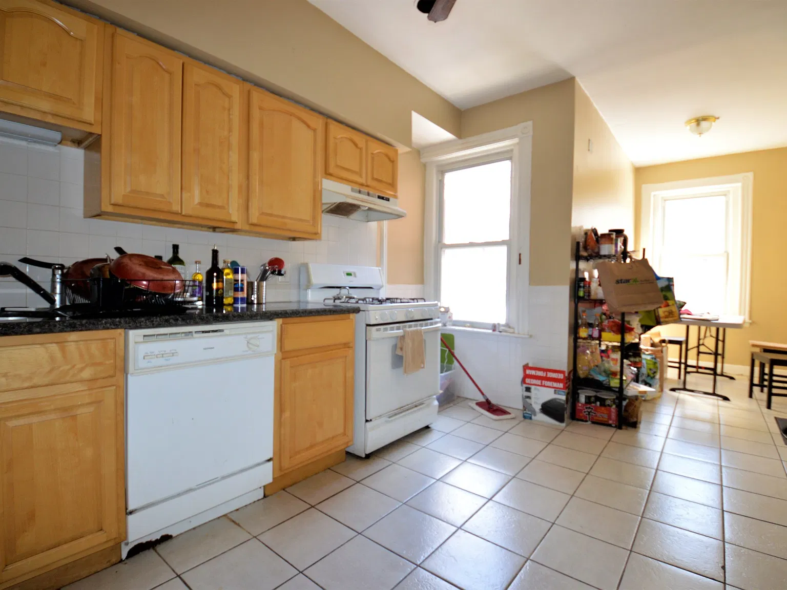 4 bed, 9999 sqft, $5,200 — Photo 4
