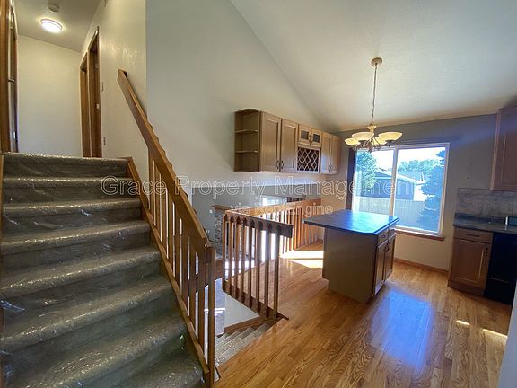 4th image of 13052 Grape Ct
