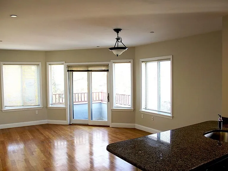 1522 Vfw Pkwy #201 — Photo 16