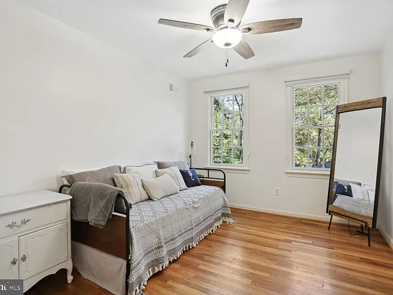 2300 Cheshire Ln — Photo 20