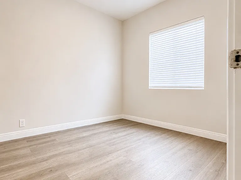 4218 Lockwood Ave #10 — Photo 10
