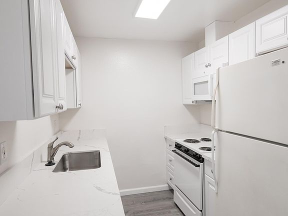 4th image of 4919 Narragansett Ave APT 2
