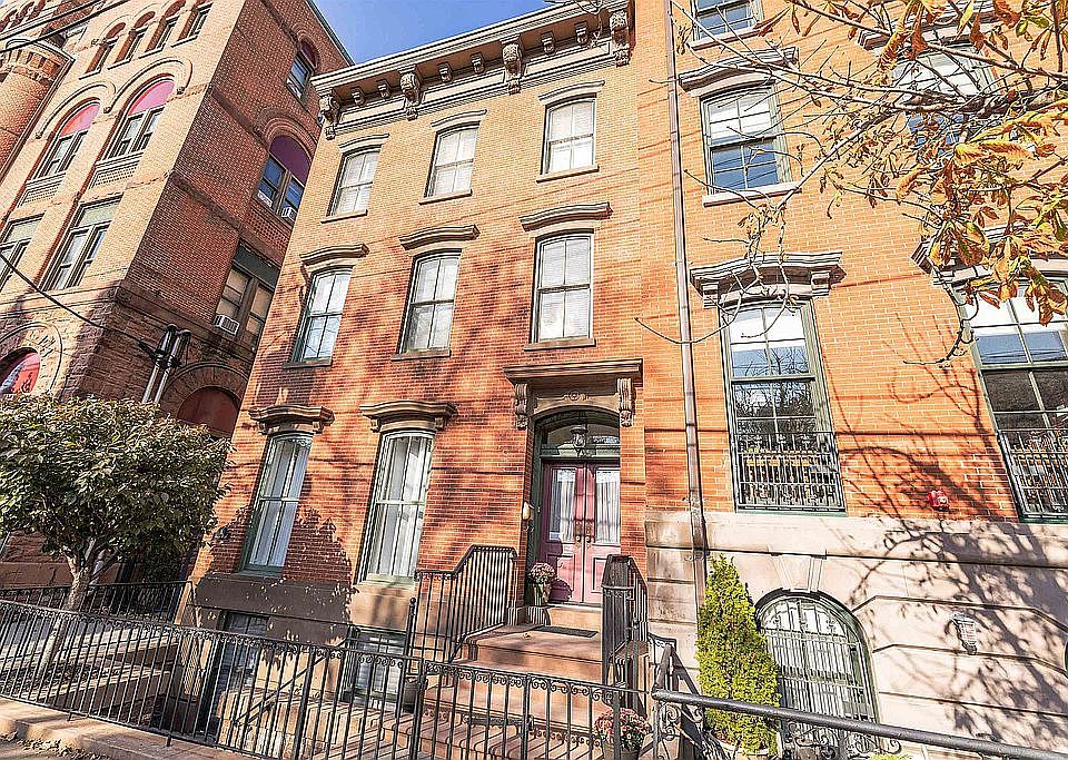 1st image of 110 Grand St APT 4A