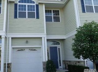 124 Jackie Ct, Patchogue, NY