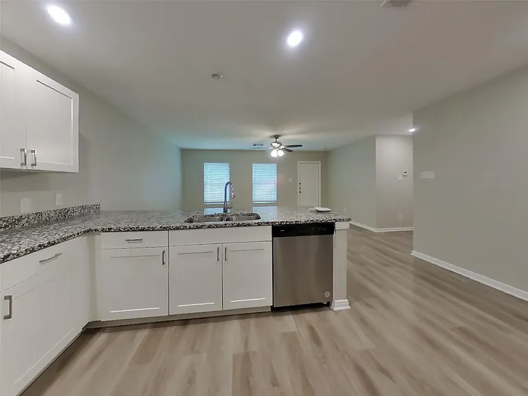 10050 Cerritos Dr — Photo 5