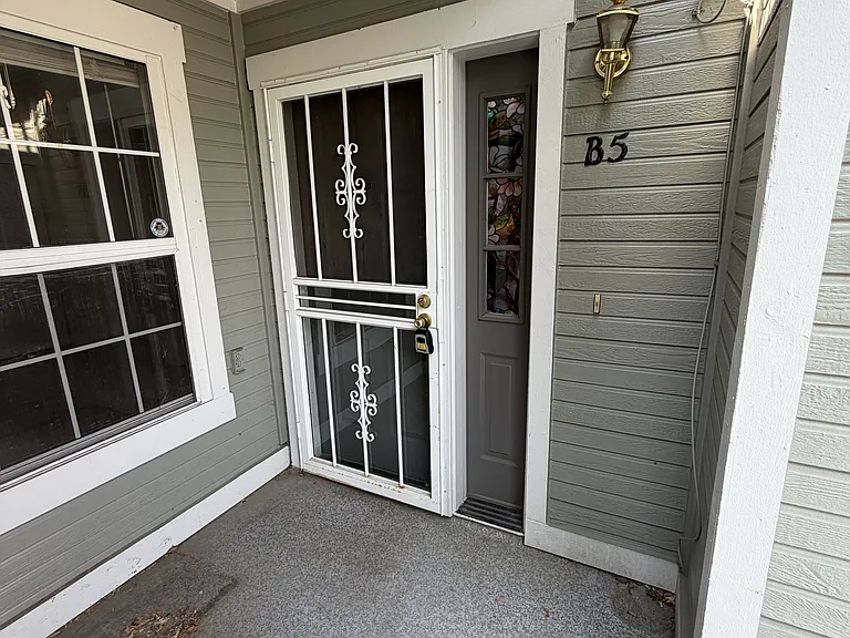 6775 S Ivy St #B5 — Photo 2