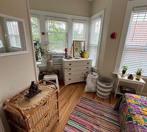 5th image of 13003 Larchmere Blvd APT 1