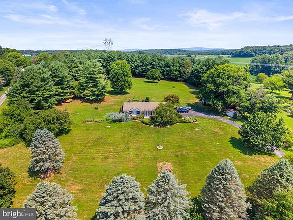 4th image of 222 Barnhart Rd