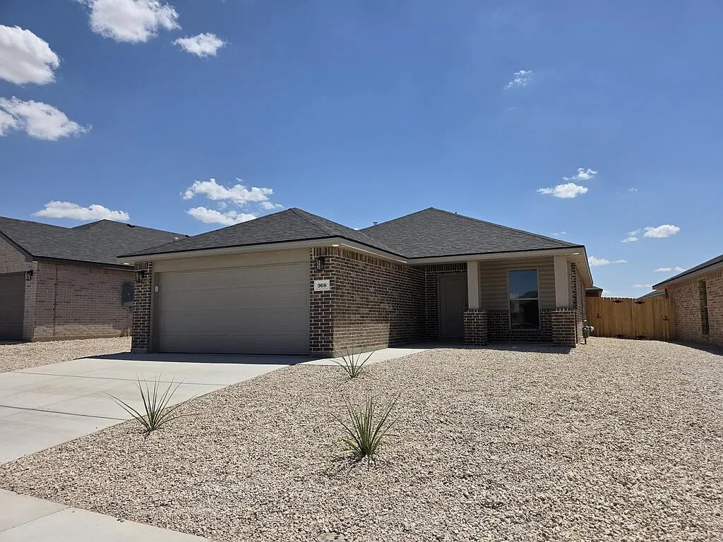 3 bed, 2.0 bath, 1377 sqft, $2,400 — Photo 1