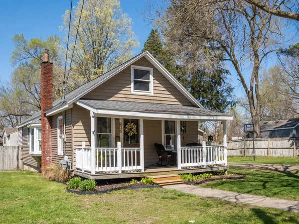 906 N Washington St, Lowell, MI 49331