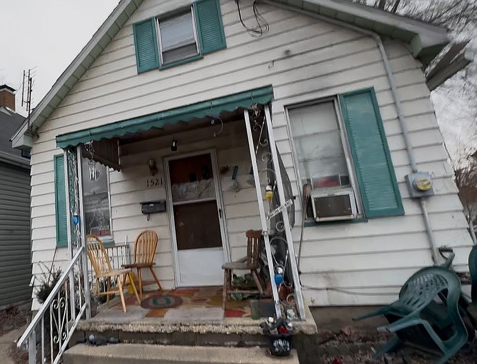 2nd image of 1521 S Westmoreland Ave
