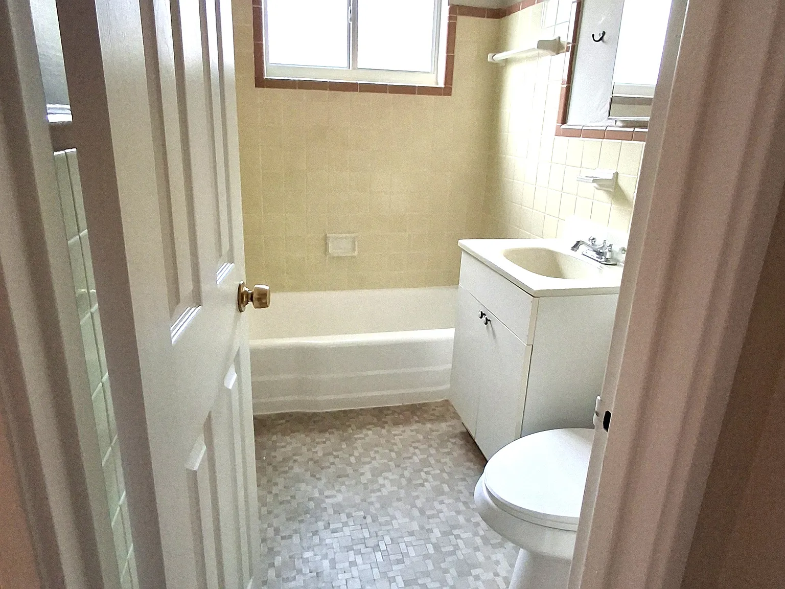 1 bed, 650 sqft, $1,150 — Photo 4