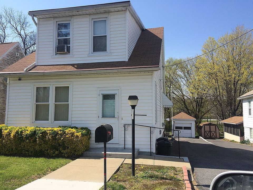 2nd image of 8060 Roslyn Ave