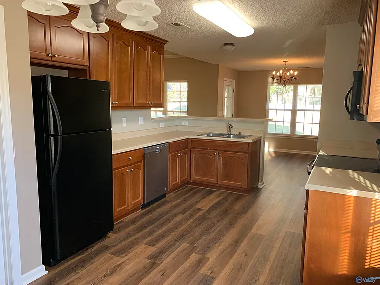 103 Liverpool Dr — Photo 3