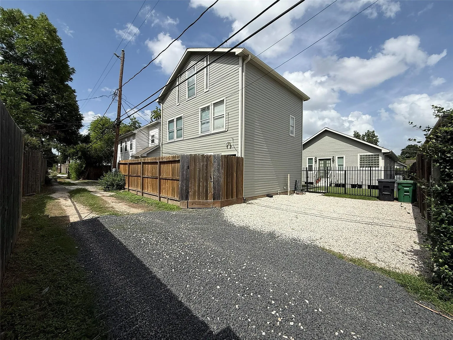 3 bed, 3.0 bath, 1372 sqft, $2,500 — Photo 1