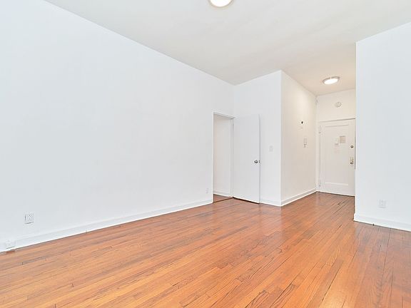 4th image of 400 W 45th St APT 3A
