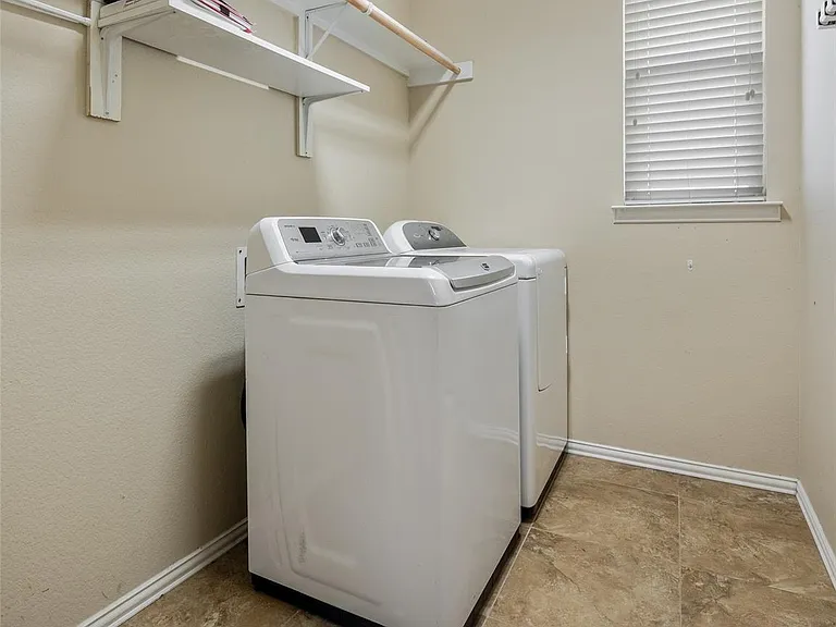 413 Creekside Dr — Photo 13