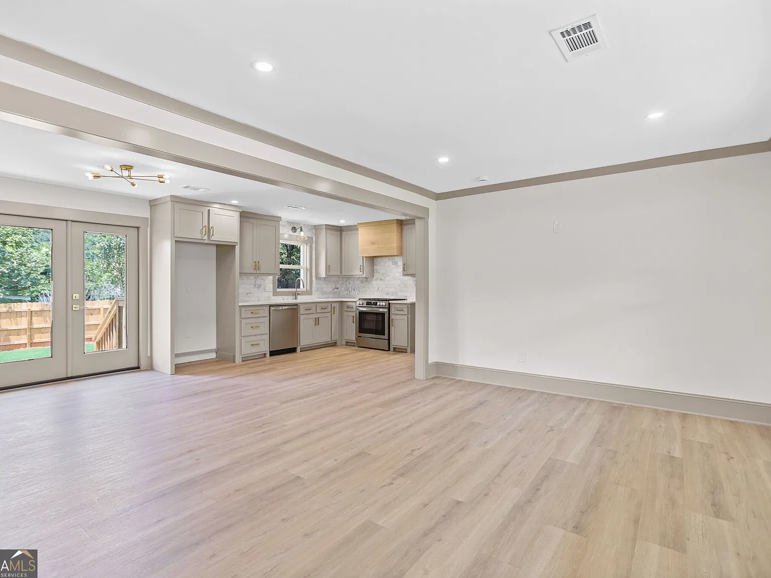 4 bed, 3.0 bath, 1752 sqft, $3,000 — Photo 3