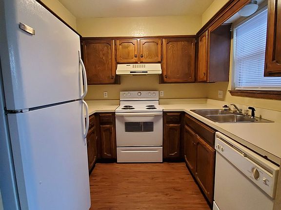 4th image of 2209 Beaumont Dr APT A