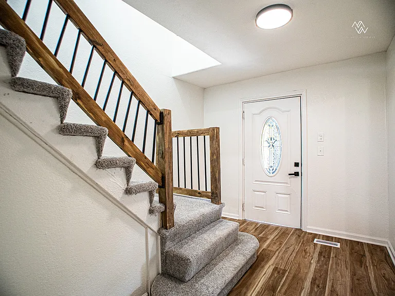 454 Bellaire Ave — Photo 9