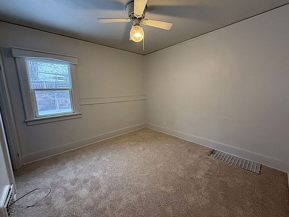 5th image of 117 11th Ave NE