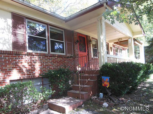 1st image of 844 Mountain View Dr