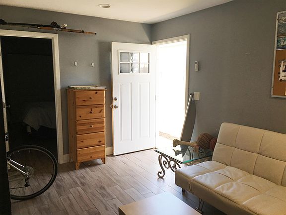 Entrance / living room