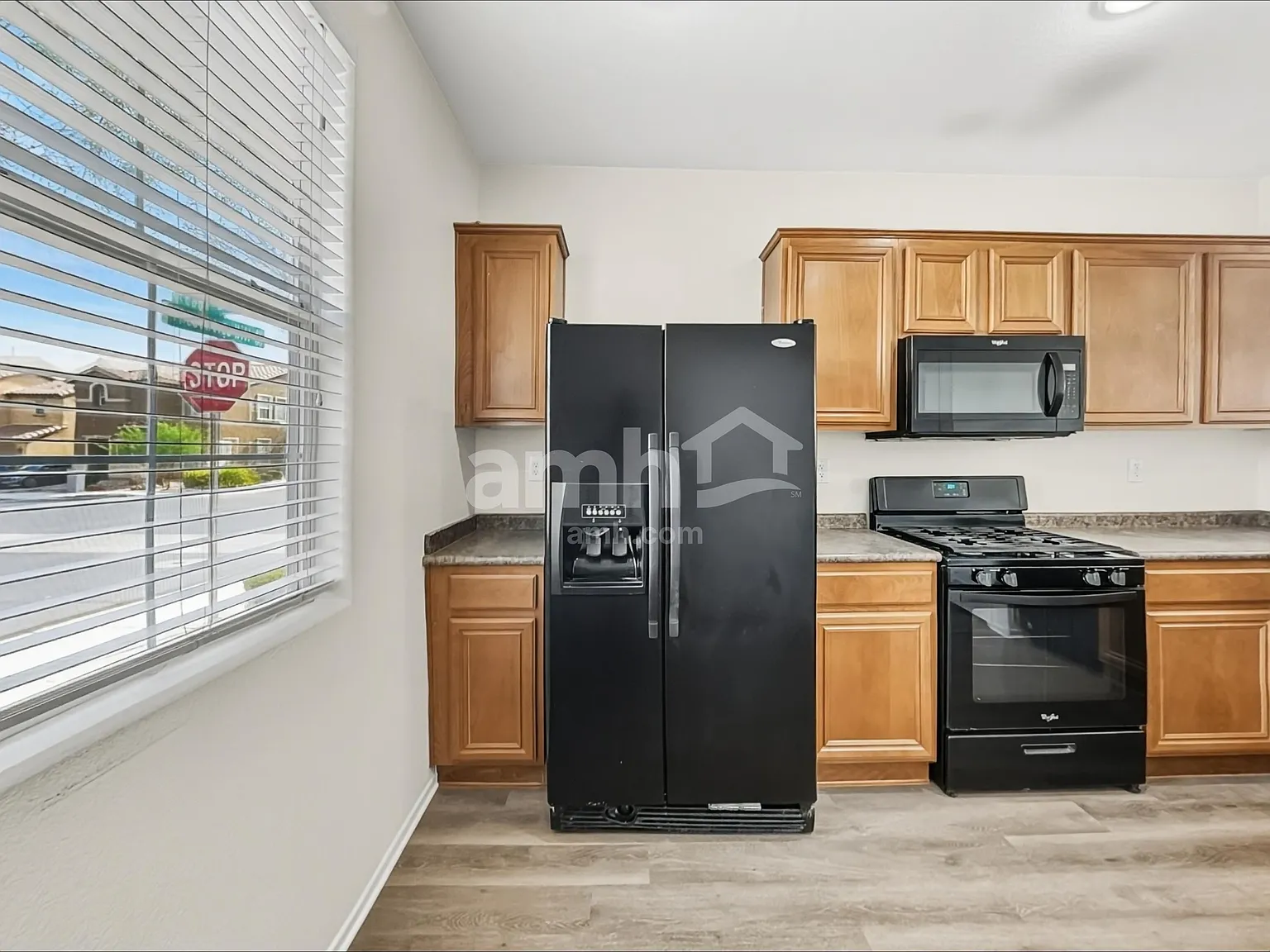 3 bed, 3.0 bath, 1599 sqft, $2,055 — Photo 3