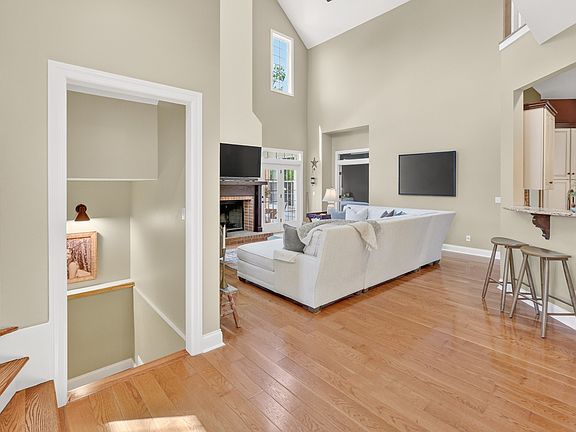 12th image of 157 Giles Ln