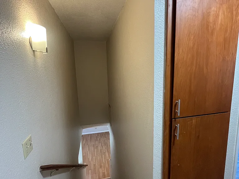422 Ravenwood Ct — Photo 24