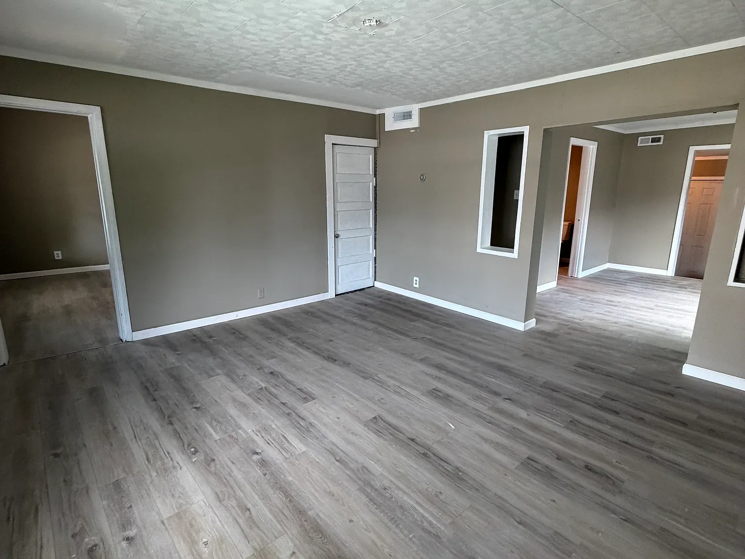 4 bed, 1568 sqft, $1,400 — Photo 2