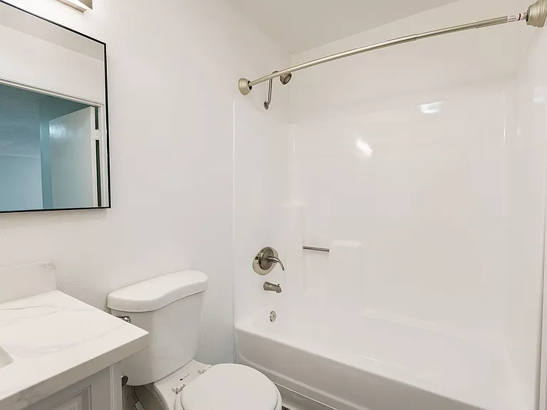 226 South Serrano — Photo 20