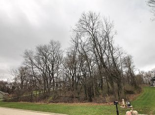 3215 Rockport Park Dr, Janesville, WI 53548