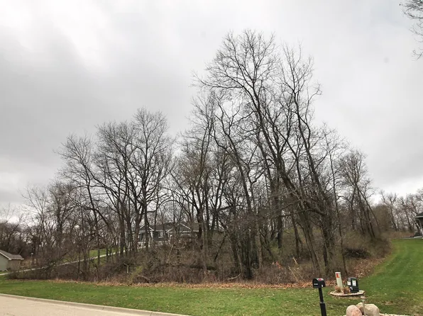 3215 Rockport Park Dr, Janesville, WI 53548