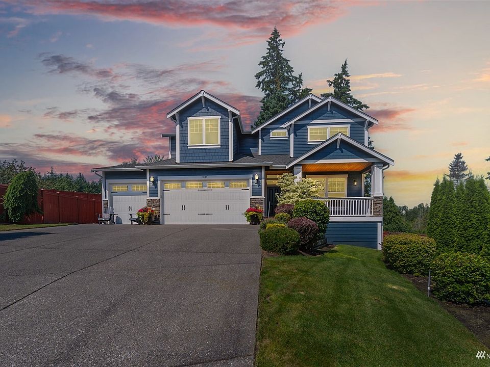Set in a nicely elevated position, this gorgeous residence in Edgewood Terrace checks all the necessary boxes... luxury, lifestyle, & location!>