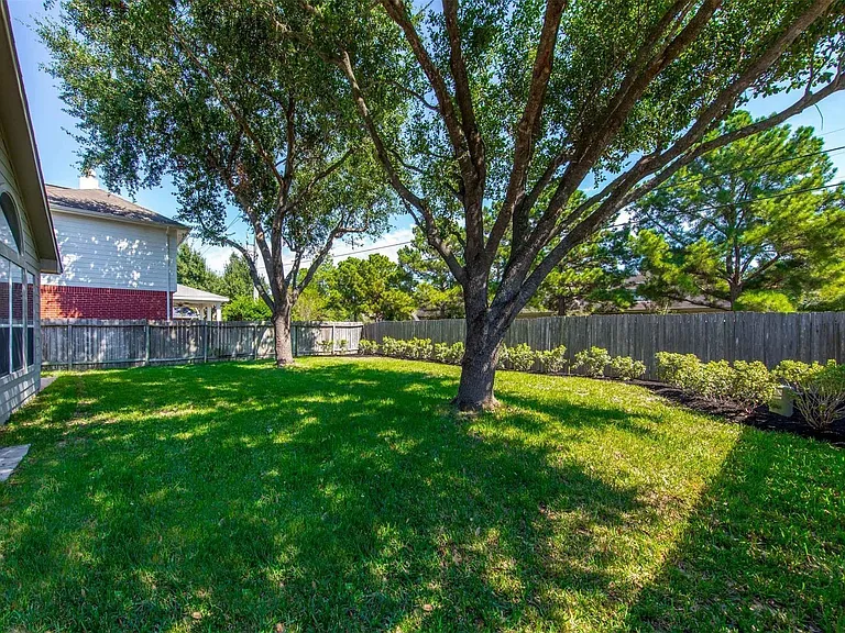2911 Ledgeside Ct — Photo 25