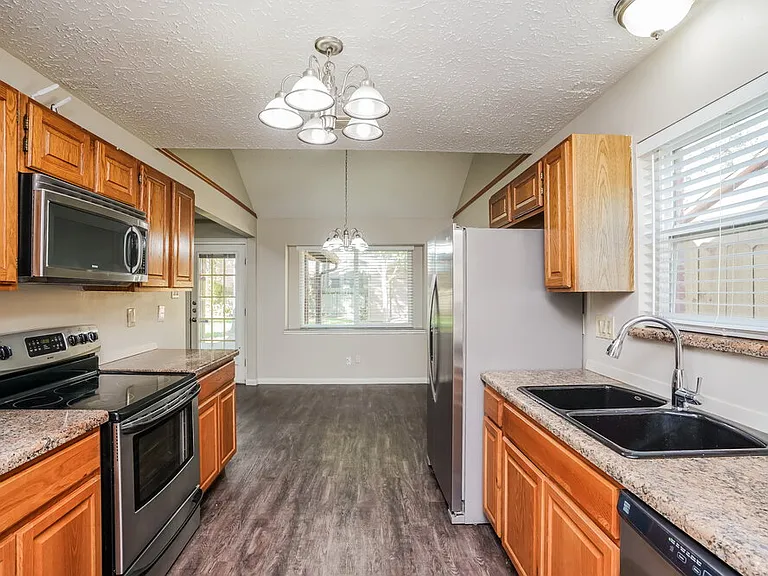 11918 Cottonwood Ln — Photo 9