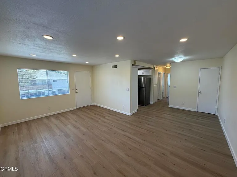 1127 Acadia Pl — Photo 4